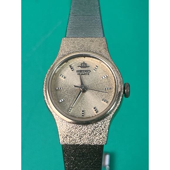 Vintage SEIKO Gold Two Tone V401-0250 Women's Watch Needs Battery - Picture 1 of 6